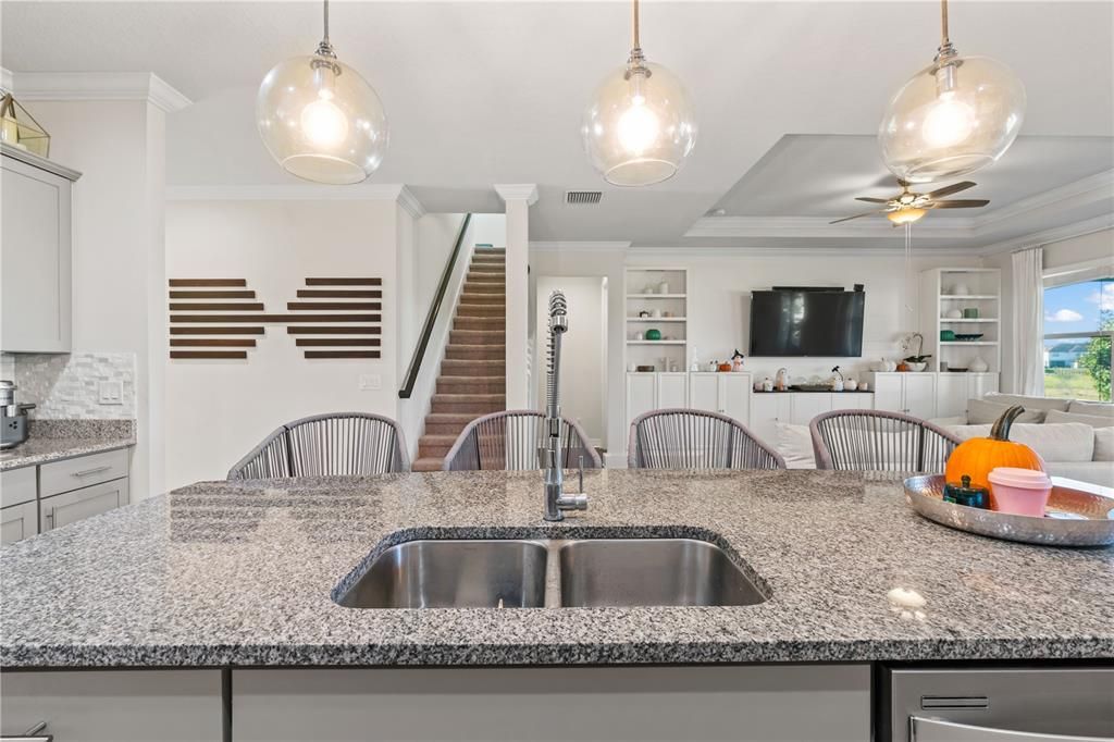 Activo con contrato: $499,000 (4 camas, 2 baños, 2894 Pies cuadrados)