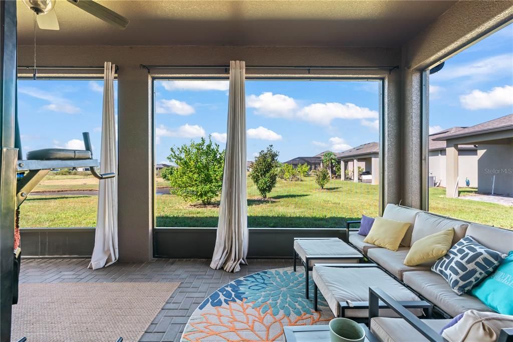 Activo con contrato: $499,000 (4 camas, 2 baños, 2894 Pies cuadrados)