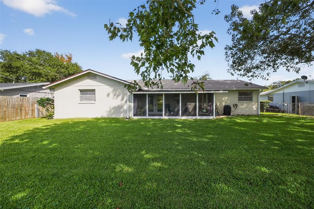 For Sale: $300,000 (3 beds, 2 baths, 1400 Square Feet)