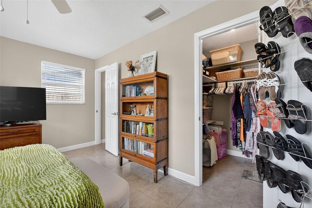 For Sale: $300,000 (3 beds, 2 baths, 1400 Square Feet)