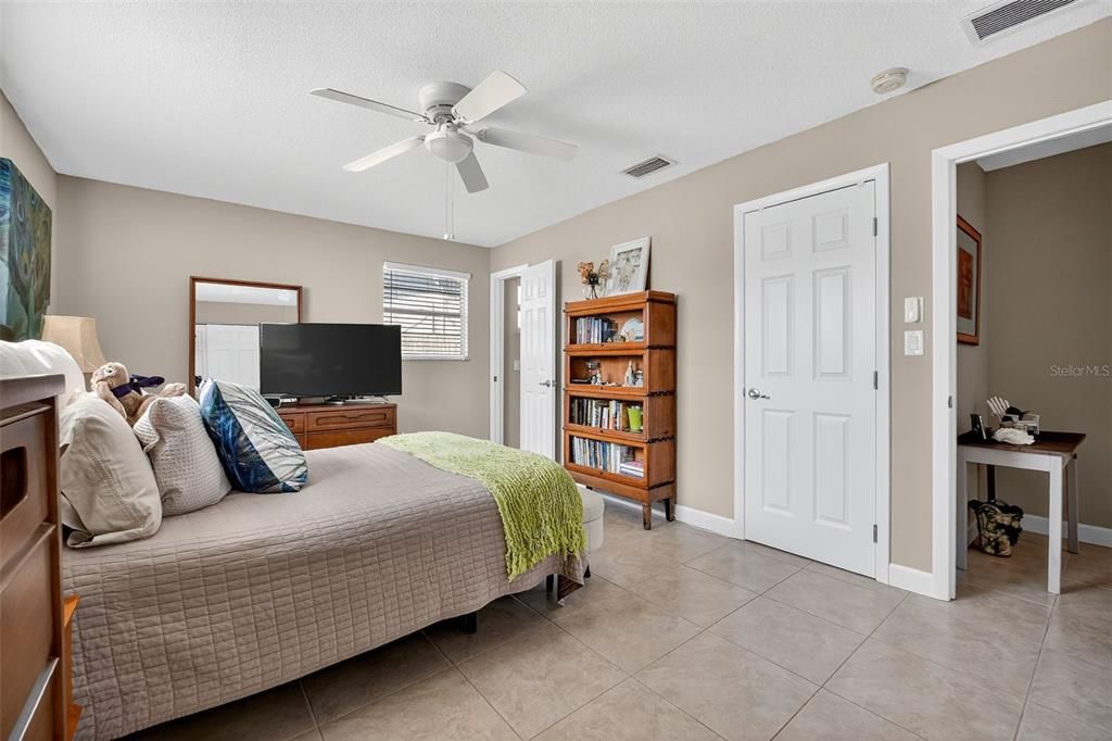 For Sale: $300,000 (3 beds, 2 baths, 1400 Square Feet)