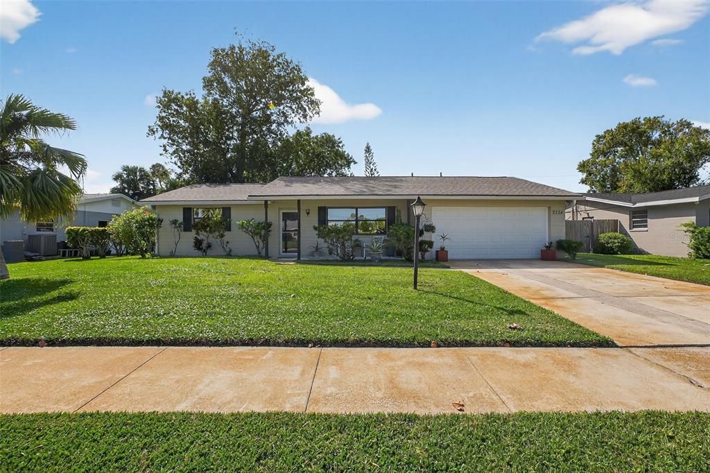 For Sale: $300,000 (3 beds, 2 baths, 1400 Square Feet)