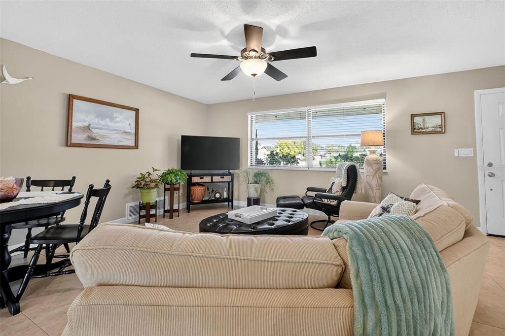 For Sale: $300,000 (3 beds, 2 baths, 1400 Square Feet)