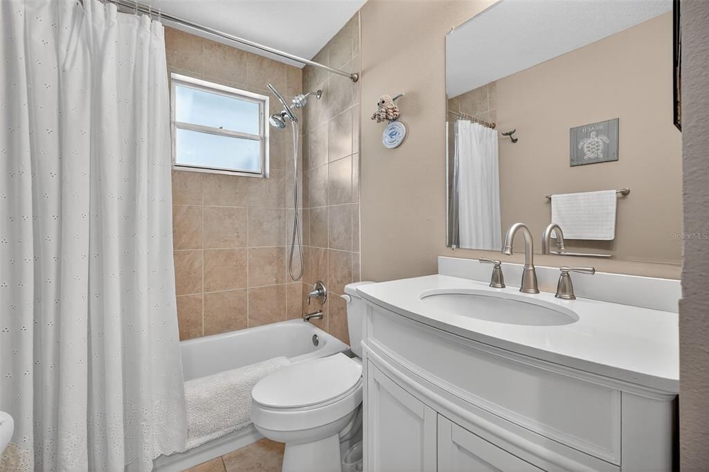 For Sale: $300,000 (3 beds, 2 baths, 1400 Square Feet)