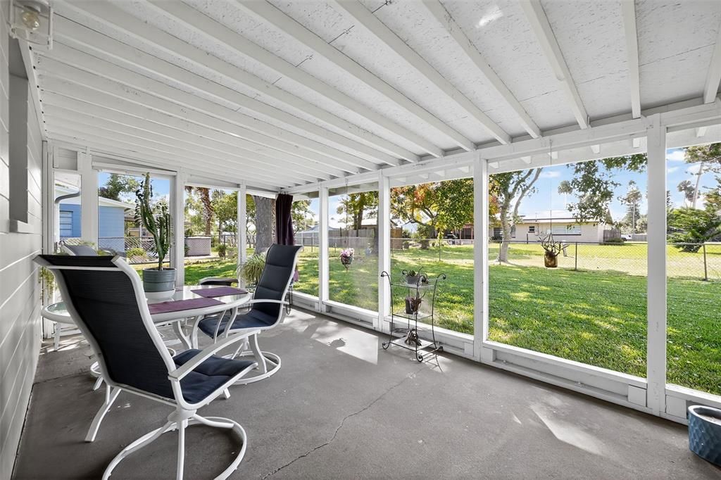 For Sale: $300,000 (3 beds, 2 baths, 1400 Square Feet)