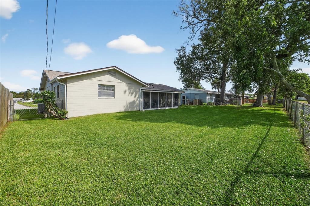 For Sale: $300,000 (3 beds, 2 baths, 1400 Square Feet)