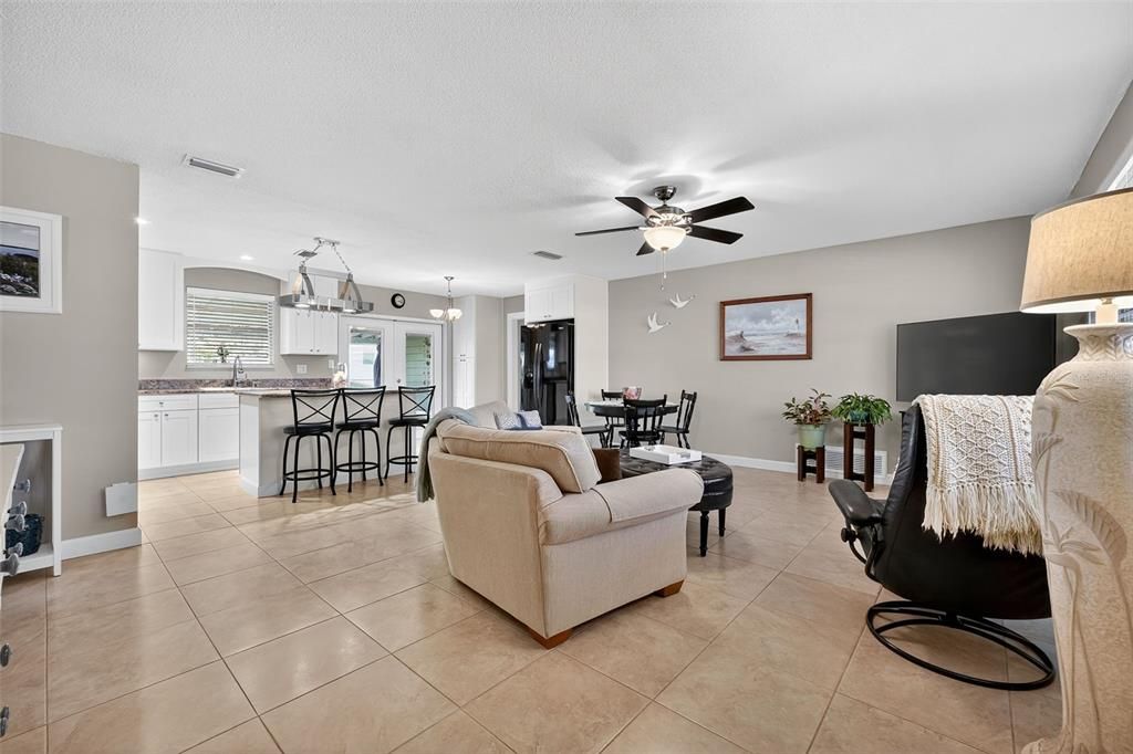 For Sale: $300,000 (3 beds, 2 baths, 1400 Square Feet)