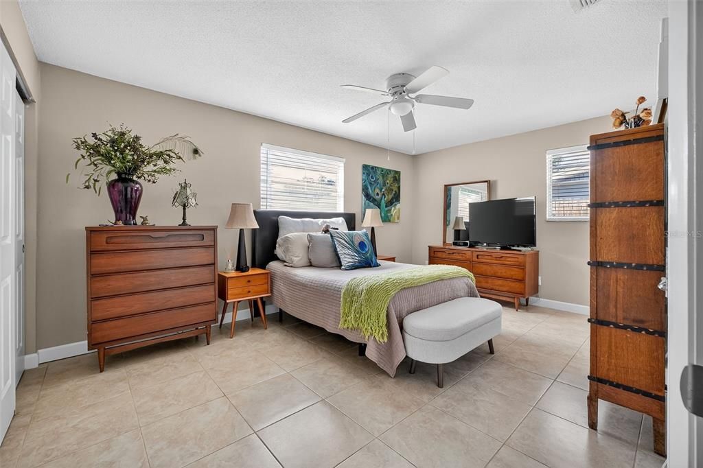 For Sale: $300,000 (3 beds, 2 baths, 1400 Square Feet)