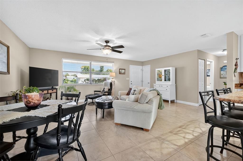 For Sale: $300,000 (3 beds, 2 baths, 1400 Square Feet)