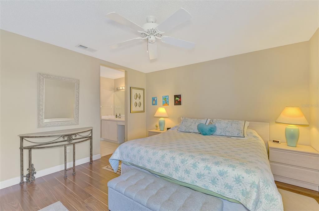 For Sale: $359,900 (2 beds, 2 baths, 1371 Square Feet)