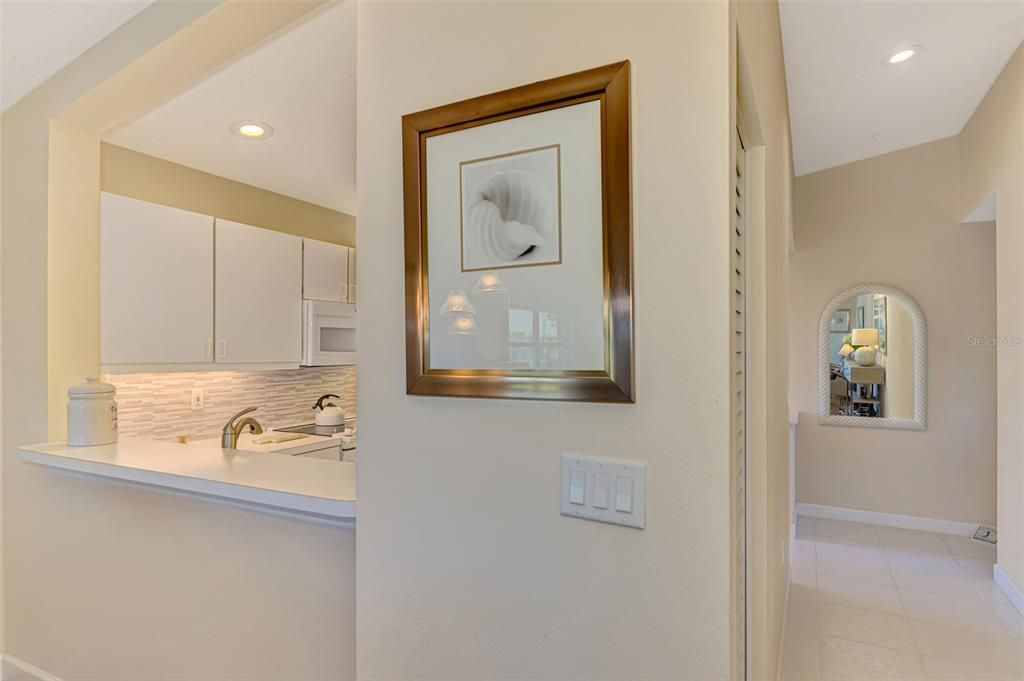 For Sale: $359,900 (2 beds, 2 baths, 1371 Square Feet)