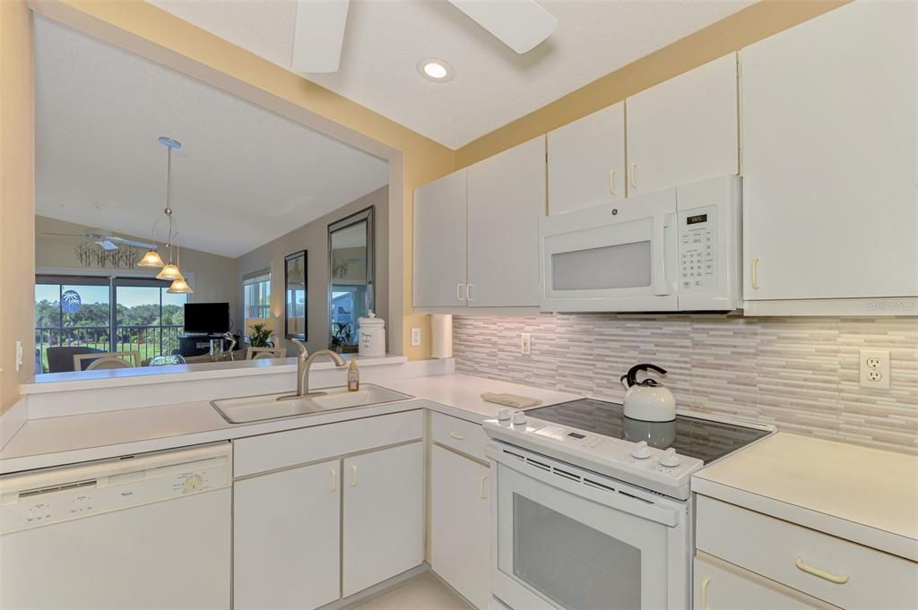 For Sale: $359,900 (2 beds, 2 baths, 1371 Square Feet)