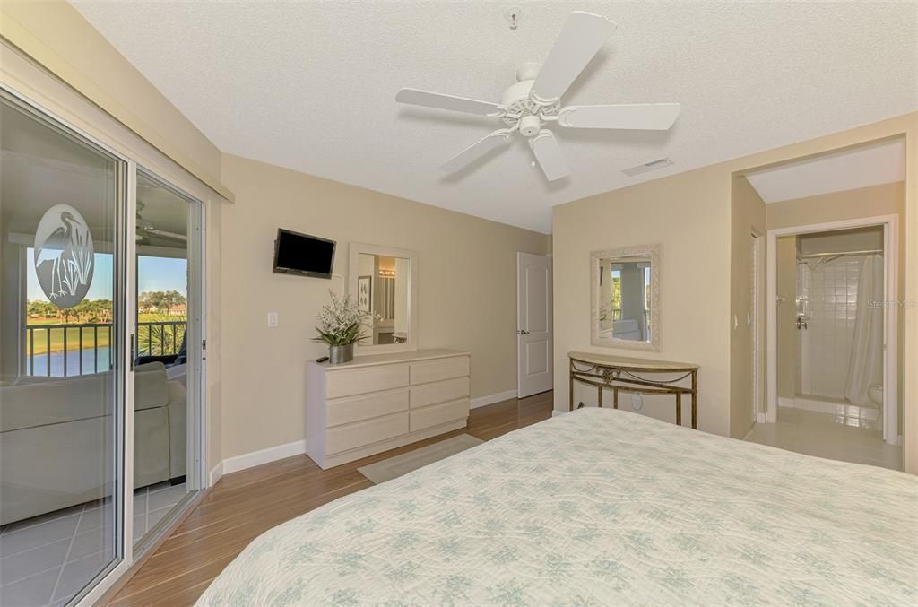 For Sale: $359,900 (2 beds, 2 baths, 1371 Square Feet)