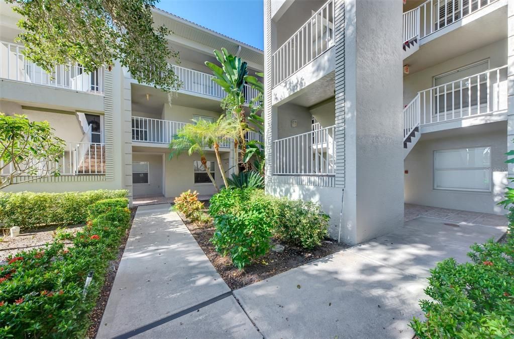 For Sale: $359,900 (2 beds, 2 baths, 1371 Square Feet)