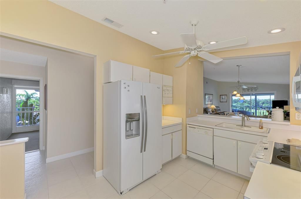For Sale: $359,900 (2 beds, 2 baths, 1371 Square Feet)