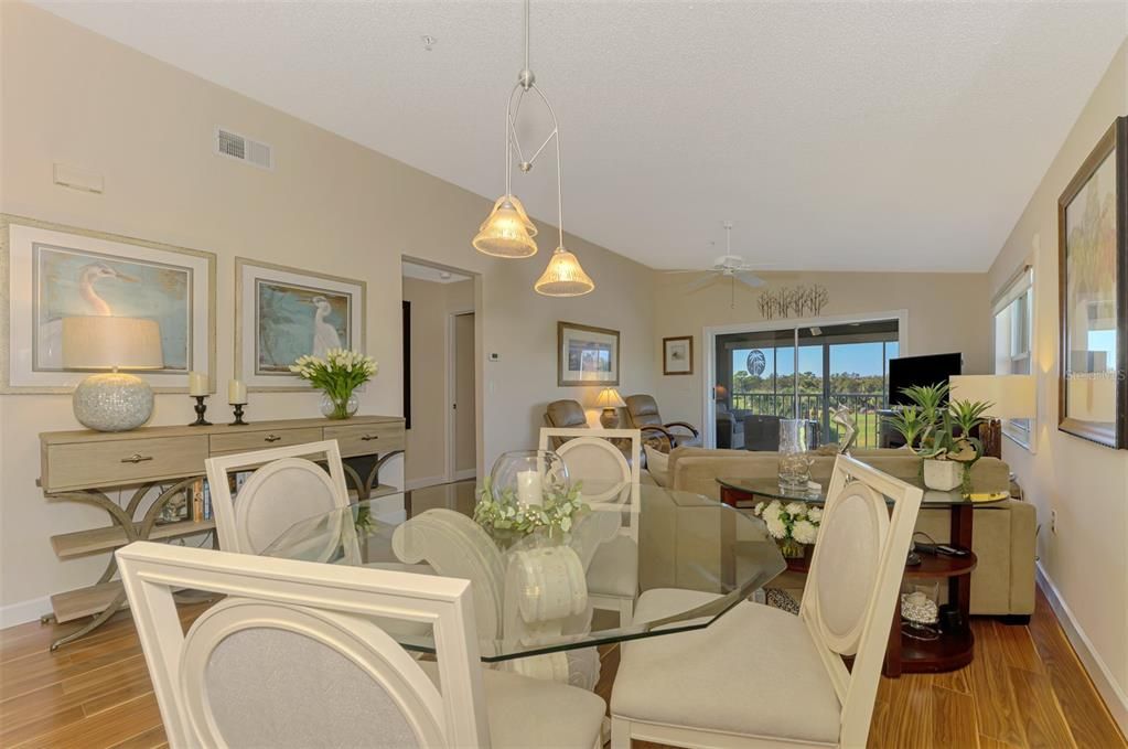 For Sale: $359,900 (2 beds, 2 baths, 1371 Square Feet)