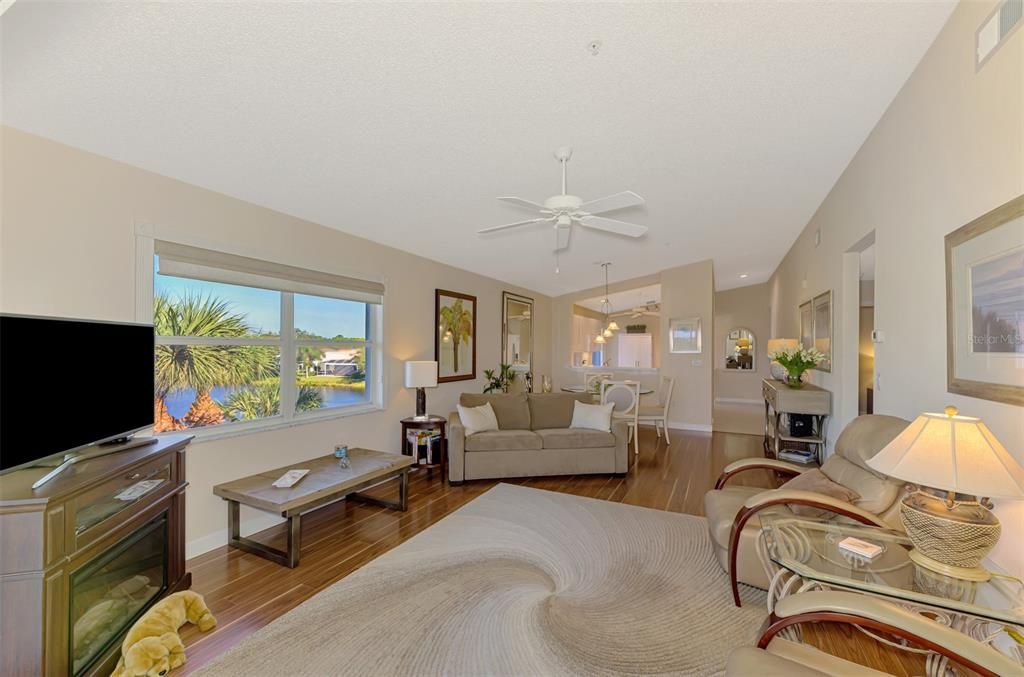 For Sale: $359,900 (2 beds, 2 baths, 1371 Square Feet)