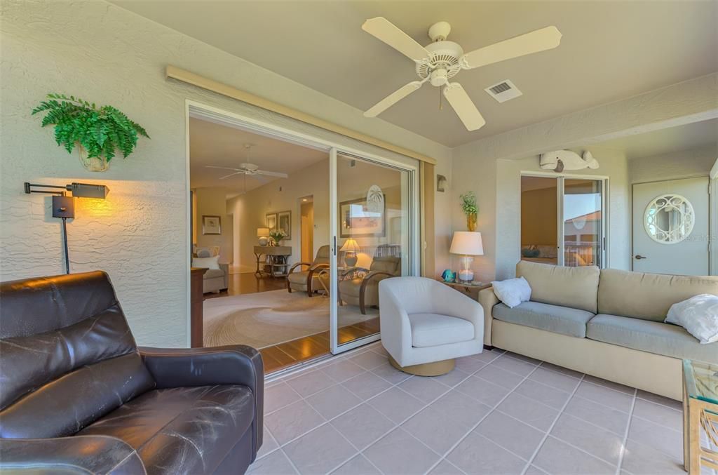 For Sale: $359,900 (2 beds, 2 baths, 1371 Square Feet)