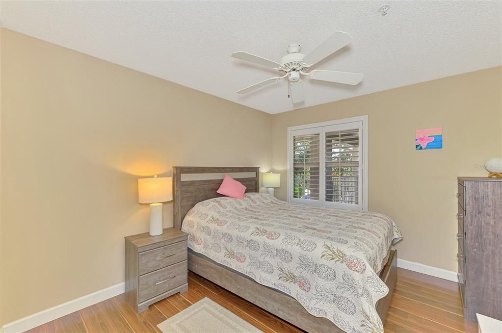 For Sale: $359,900 (2 beds, 2 baths, 1371 Square Feet)