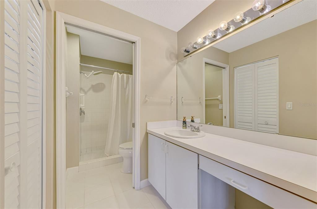 For Sale: $359,900 (2 beds, 2 baths, 1371 Square Feet)