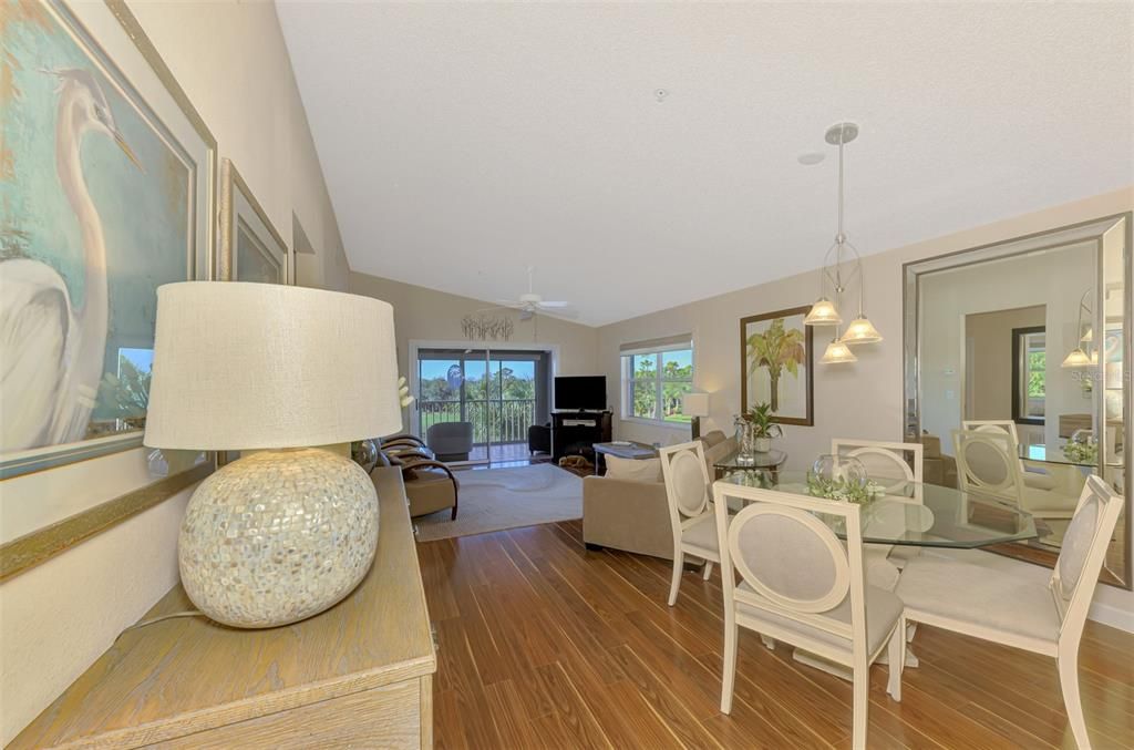 For Sale: $359,900 (2 beds, 2 baths, 1371 Square Feet)