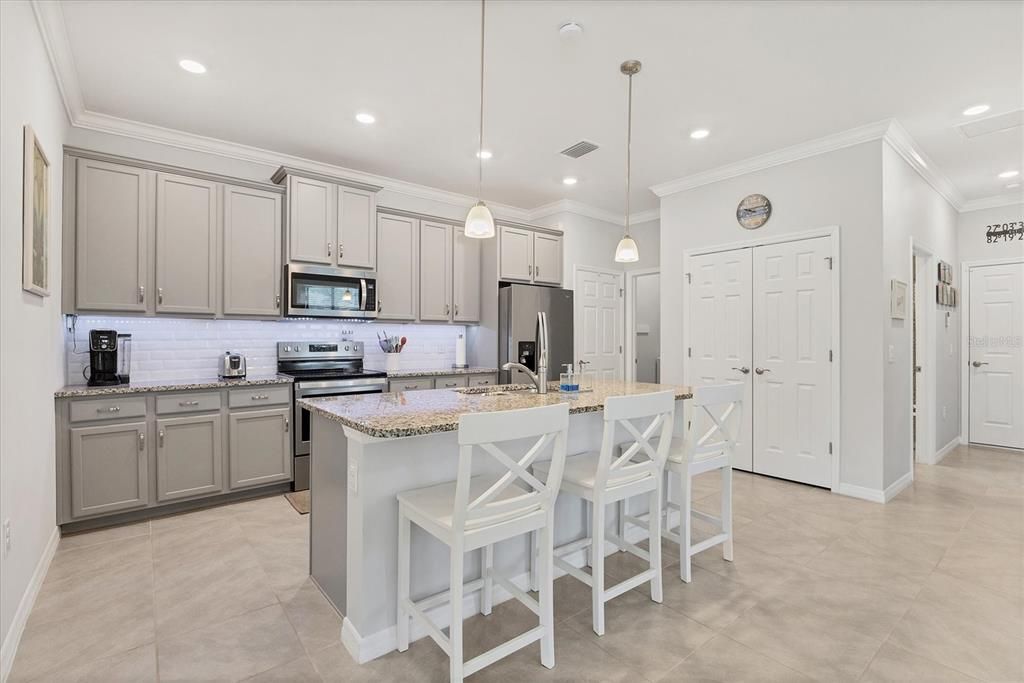 合同活跃: $337,000 (2 贝兹, 2 浴室, 1515 平方英尺)