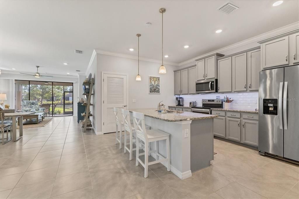 合同活跃: $337,000 (2 贝兹, 2 浴室, 1515 平方英尺)