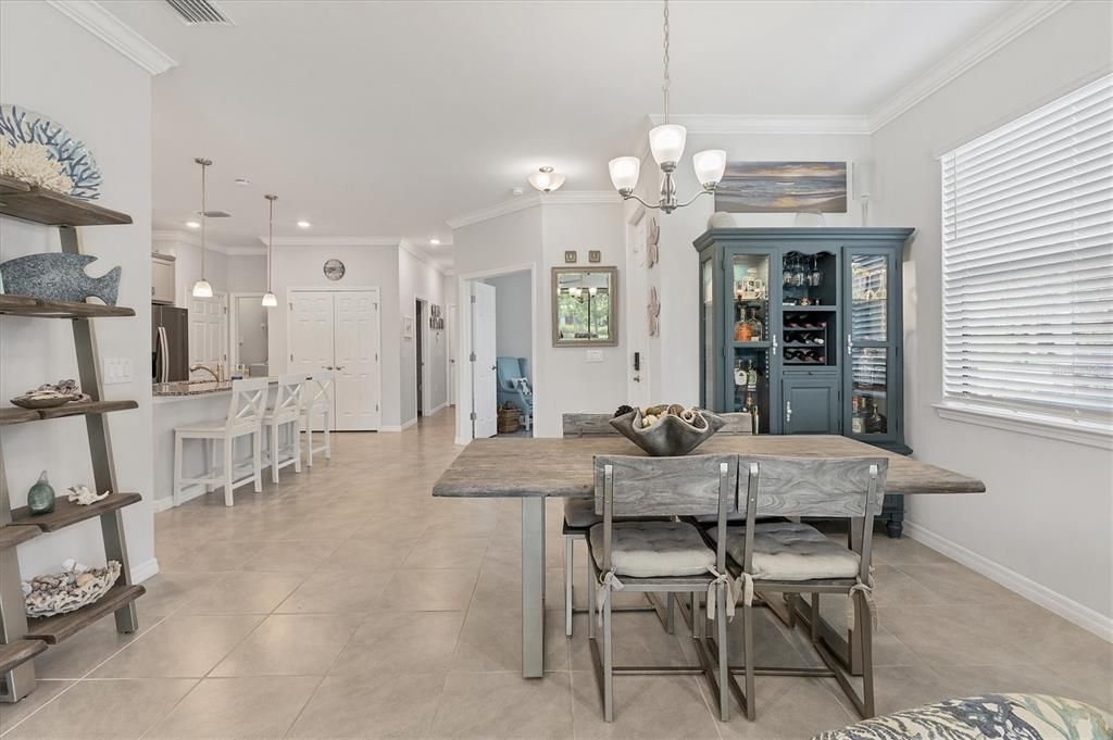 合同活跃: $337,000 (2 贝兹, 2 浴室, 1515 平方英尺)