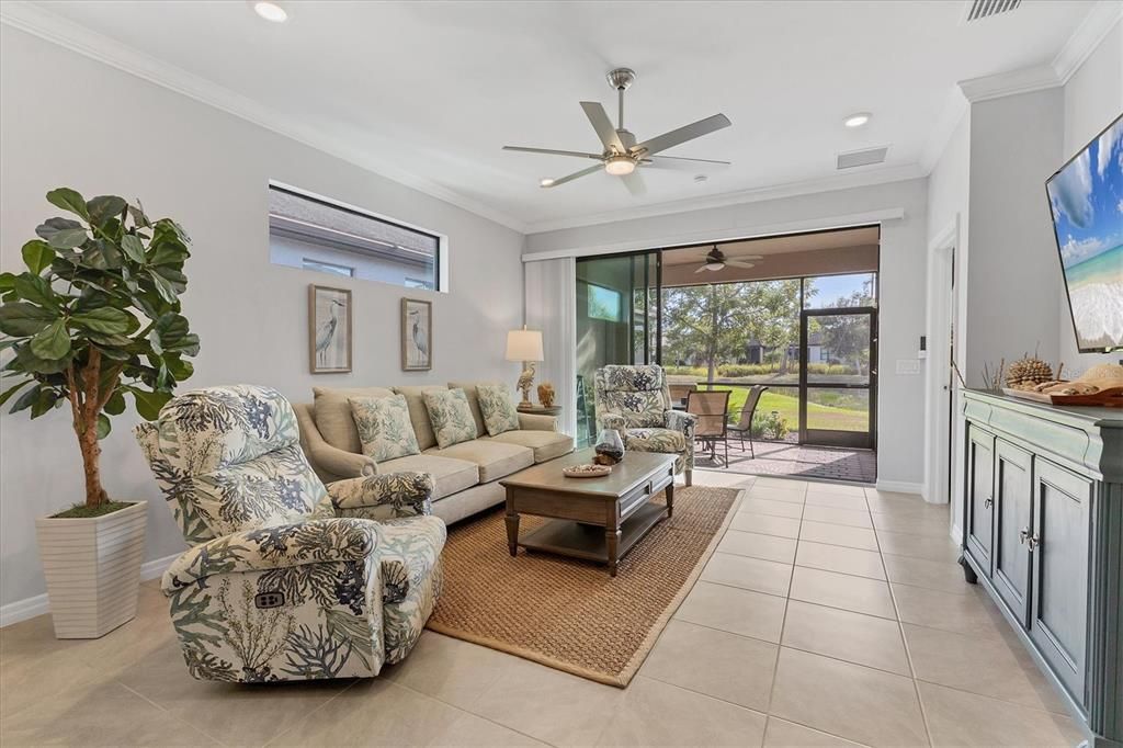 合同活跃: $337,000 (2 贝兹, 2 浴室, 1515 平方英尺)