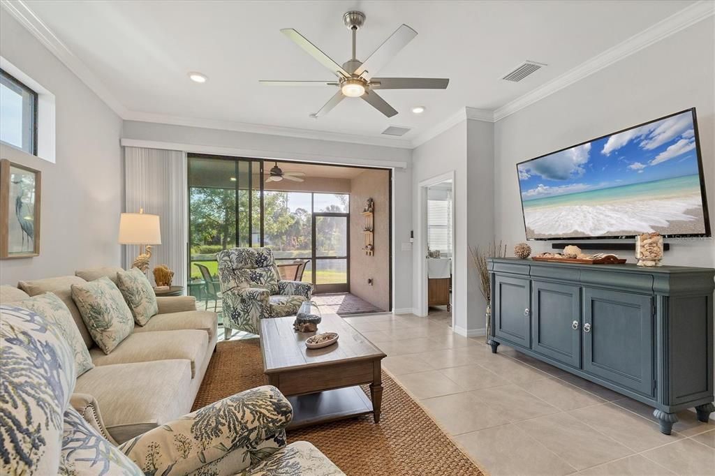 合同活跃: $337,000 (2 贝兹, 2 浴室, 1515 平方英尺)