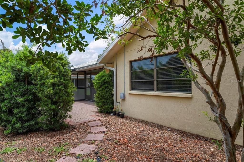 For Rent: $2,800 (3 beds, 2 baths, 1878 Square Feet)