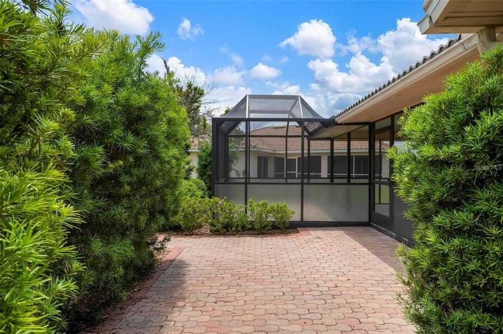 For Rent: $2,800 (3 beds, 2 baths, 1878 Square Feet)