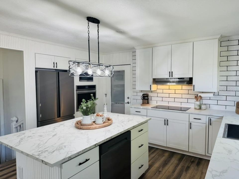 For Sale: $375,000 (4 beds, 2 baths, 1688 Square Feet)