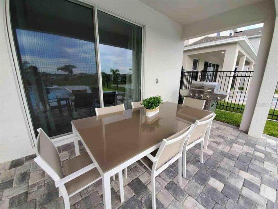 For Sale: $600,000 (6 beds, 6 baths, 2831 Square Feet)