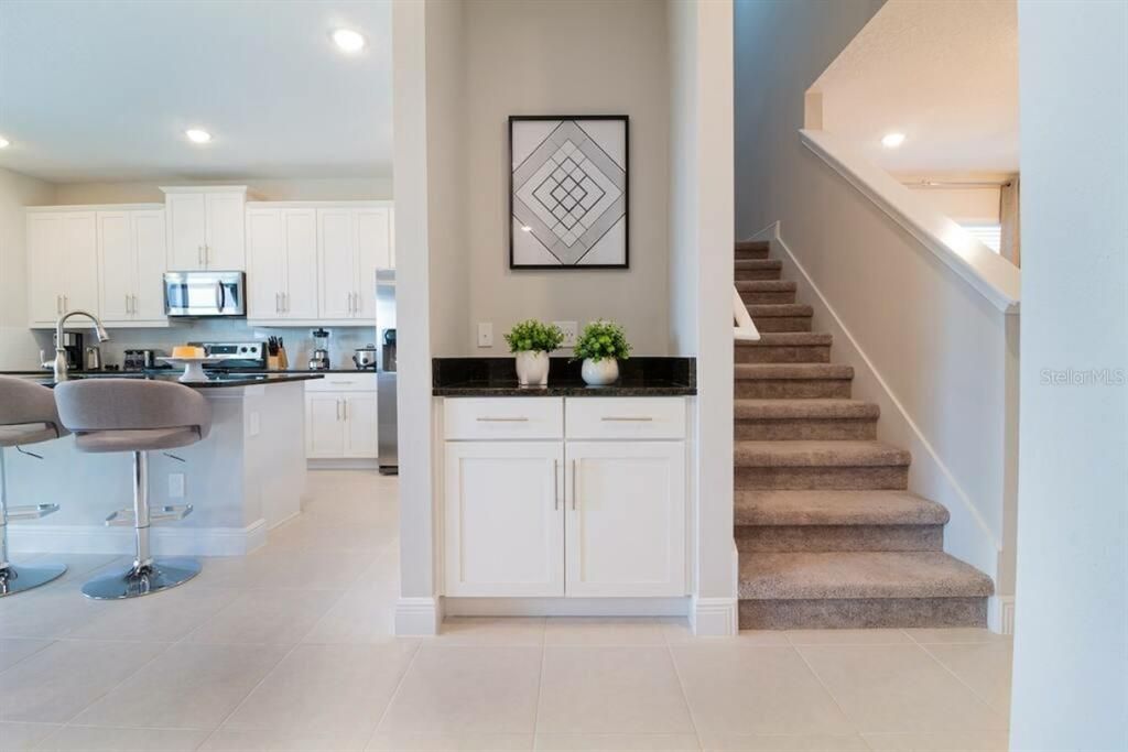 For Sale: $600,000 (6 beds, 6 baths, 2831 Square Feet)