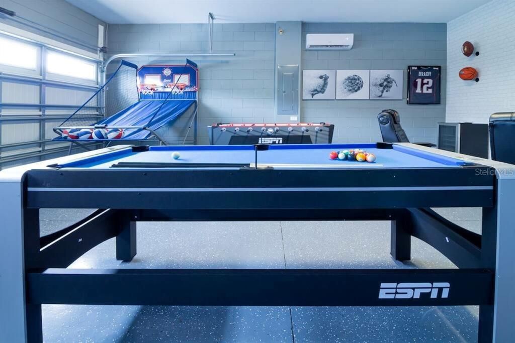 For Sale: $600,000 (6 beds, 6 baths, 2831 Square Feet)