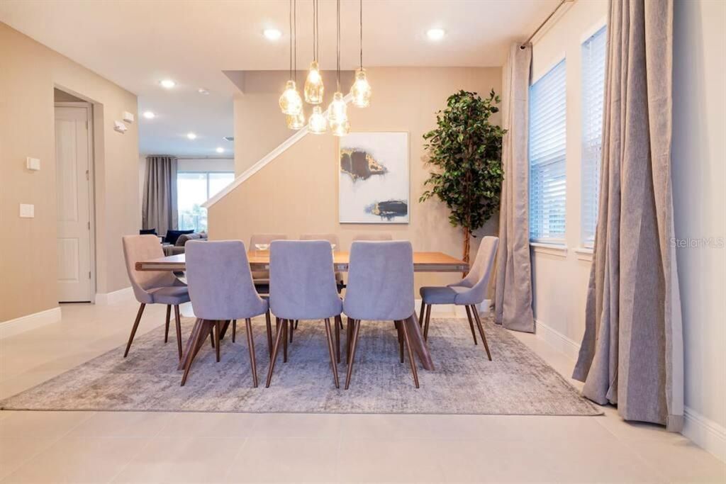 For Sale: $600,000 (6 beds, 6 baths, 2831 Square Feet)