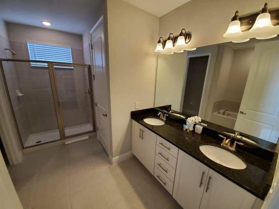 For Sale: $600,000 (6 beds, 6 baths, 2831 Square Feet)