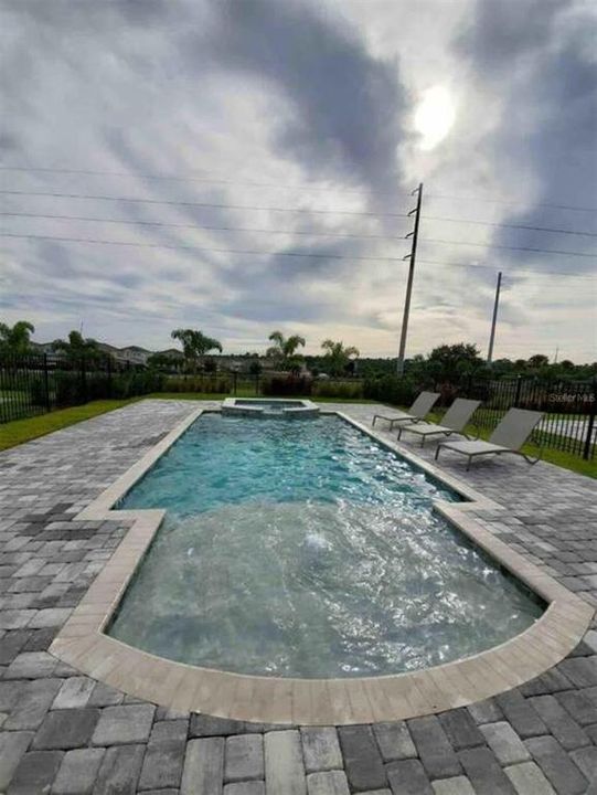 For Sale: $600,000 (6 beds, 6 baths, 2831 Square Feet)