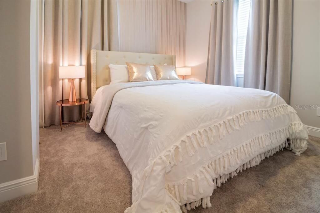 For Sale: $600,000 (6 beds, 6 baths, 2831 Square Feet)