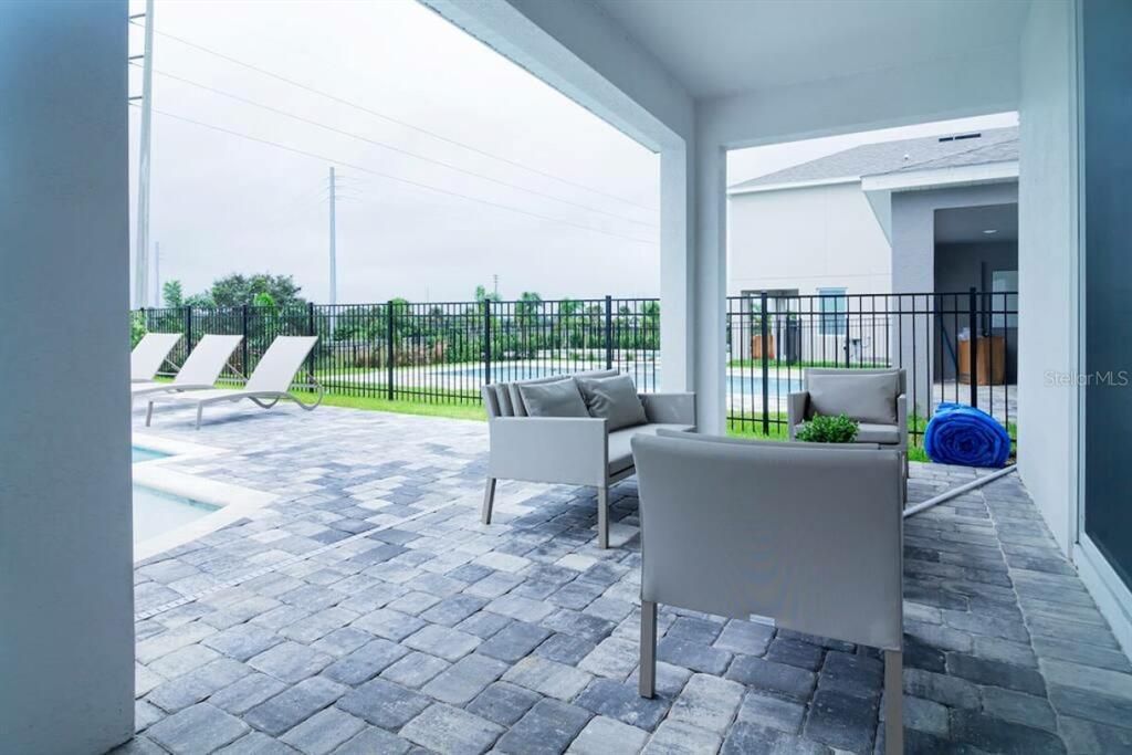 For Sale: $600,000 (6 beds, 6 baths, 2831 Square Feet)