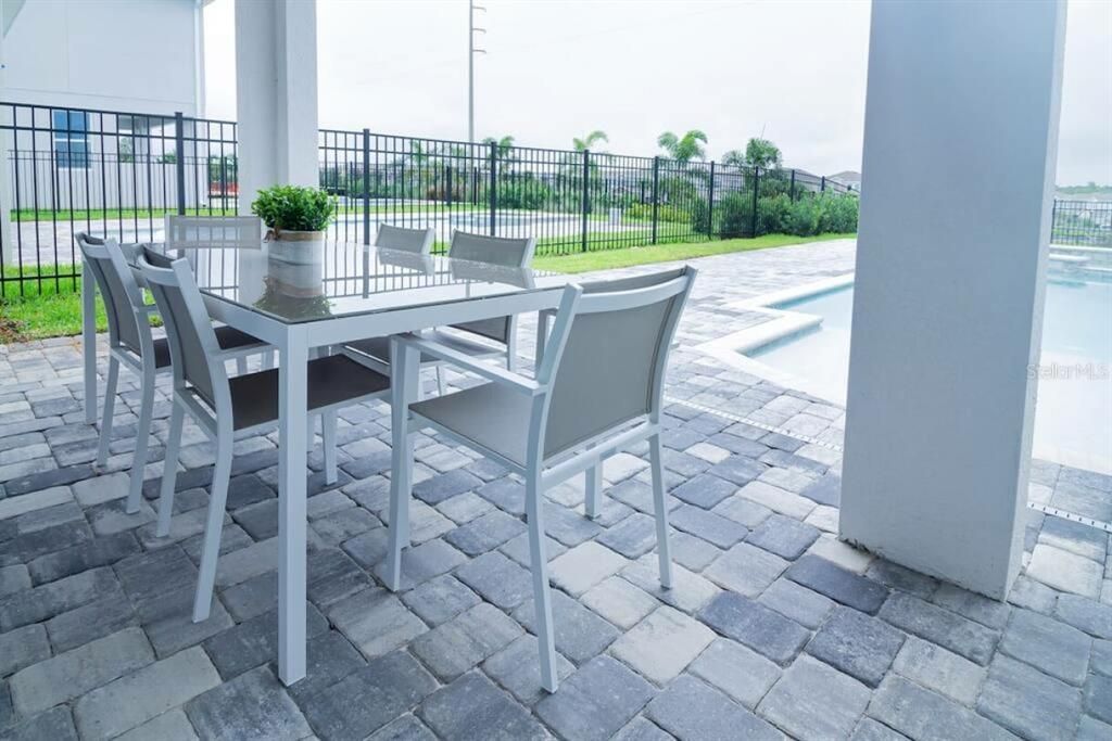 For Sale: $600,000 (6 beds, 6 baths, 2831 Square Feet)