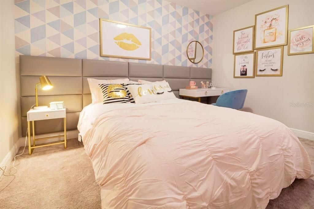 For Sale: $600,000 (6 beds, 6 baths, 2831 Square Feet)