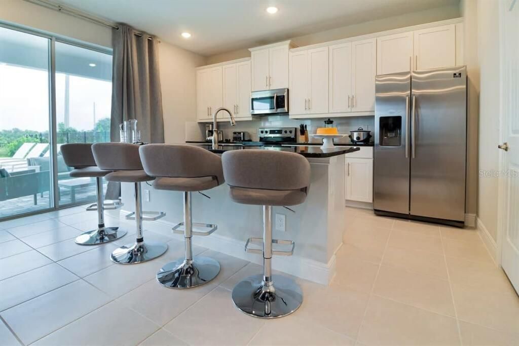 For Sale: $600,000 (6 beds, 6 baths, 2831 Square Feet)