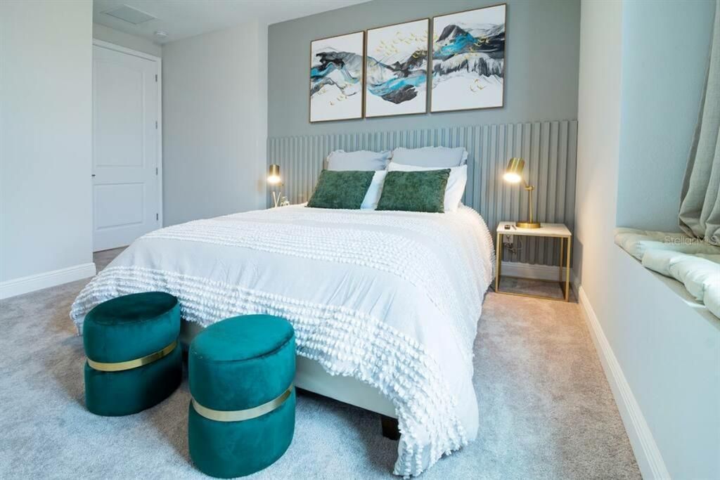 For Sale: $600,000 (6 beds, 6 baths, 2831 Square Feet)