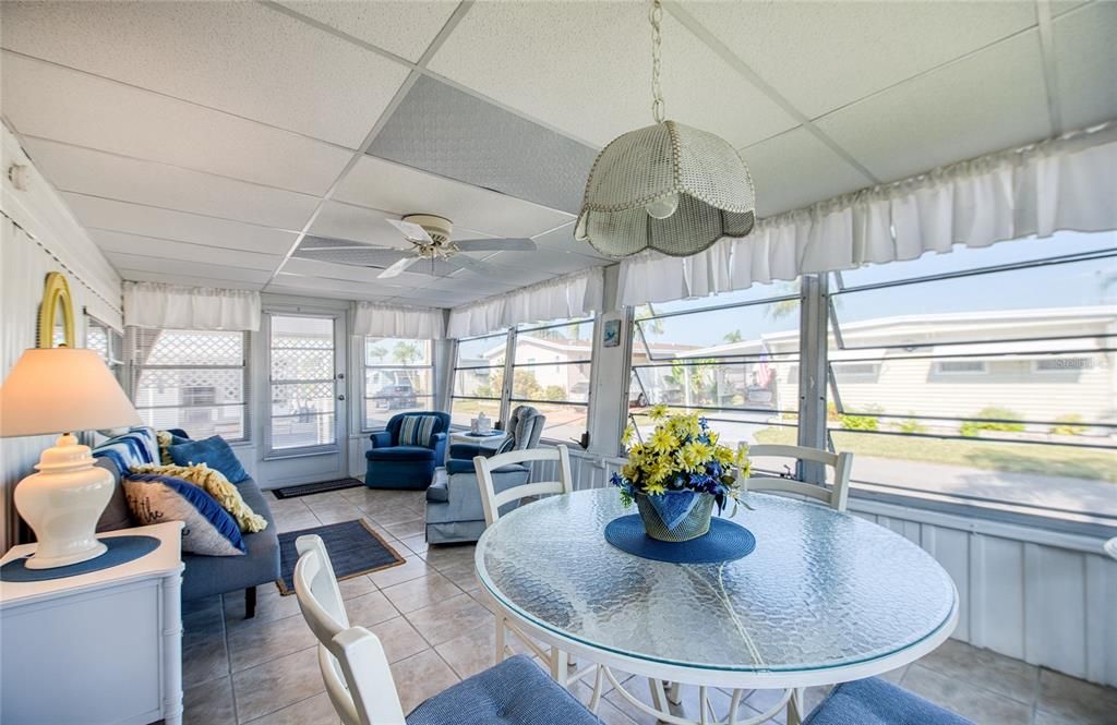 На продажу: $129,900 (2 спален, 1 ванн, 792 Квадратных фут)