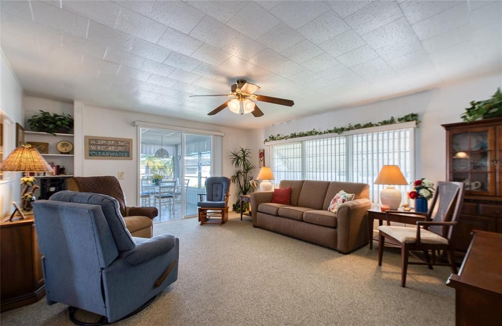 На продажу: $129,900 (2 спален, 1 ванн, 792 Квадратных фут)