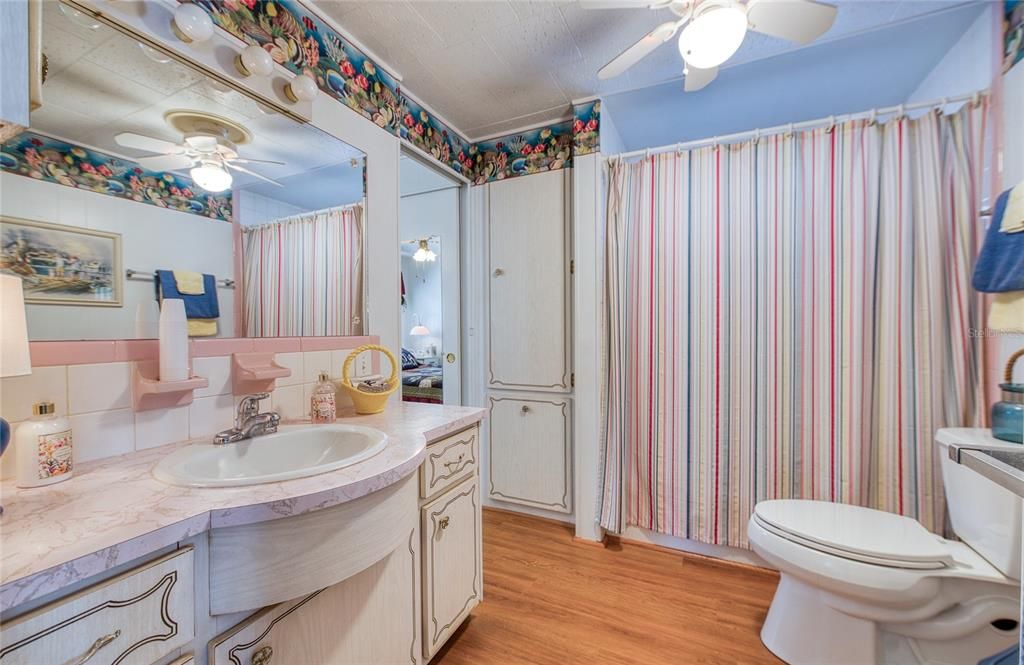 На продажу: $129,900 (2 спален, 1 ванн, 792 Квадратных фут)