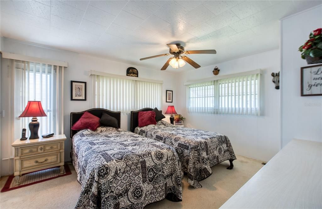 На продажу: $129,900 (2 спален, 1 ванн, 792 Квадратных фут)