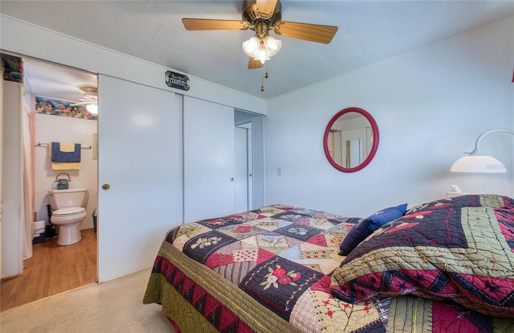 На продажу: $129,900 (2 спален, 1 ванн, 792 Квадратных фут)